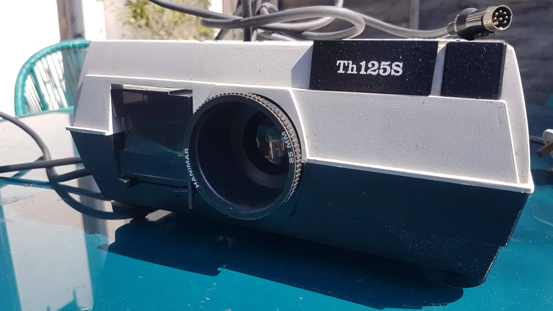 A Slide Projector For Old Slides
