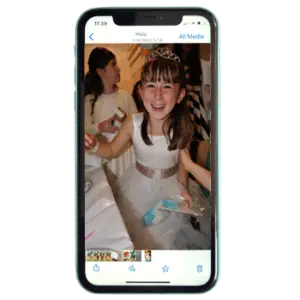 Mobile phone showing transferred photo.