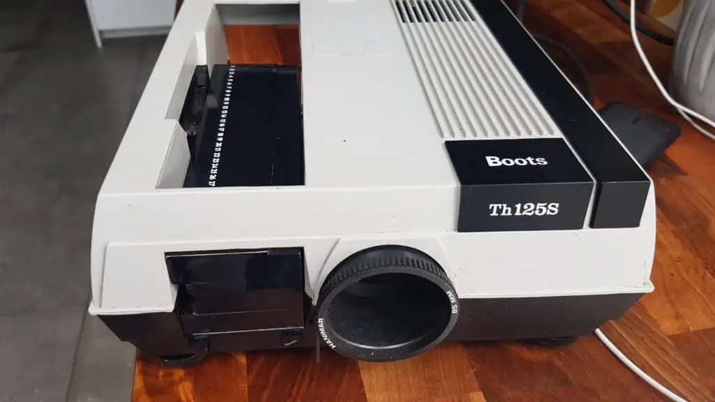 what is a slide projector -