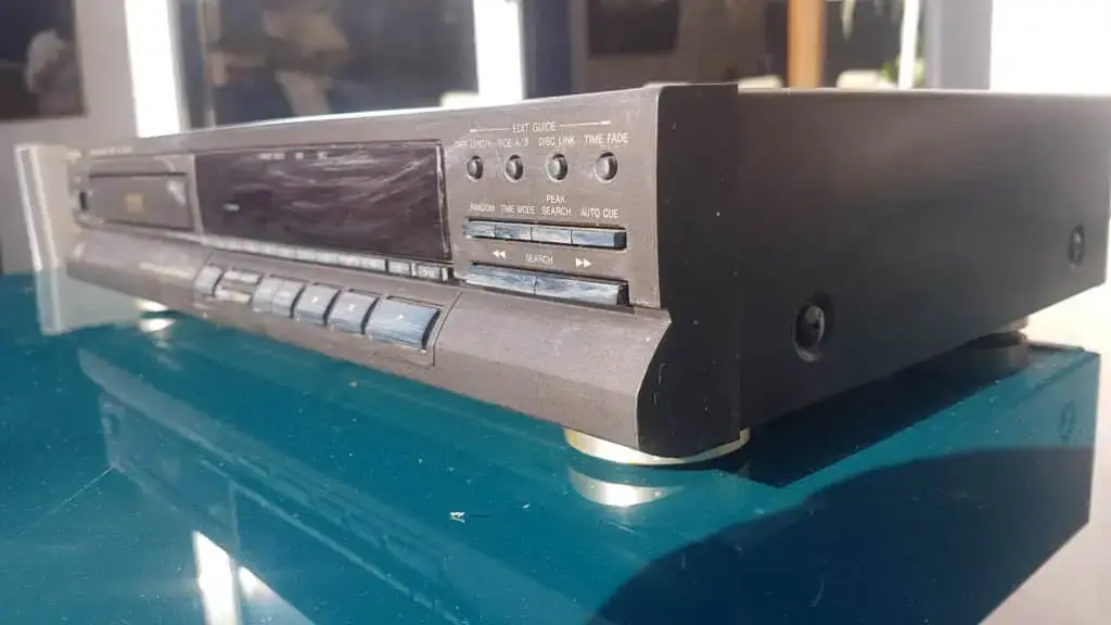 cd player © supaphoto 1024x576 Technics CD Player