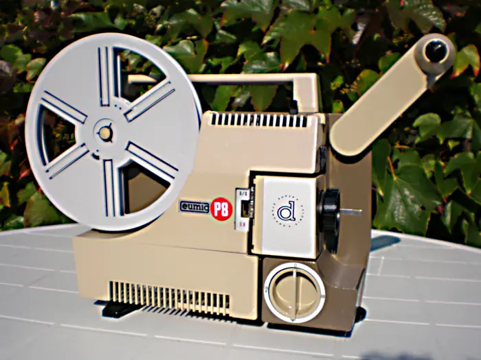 eumig p8 cine projector © supaphoto 2024 eumig p8 cine projector © supaphoto 2024